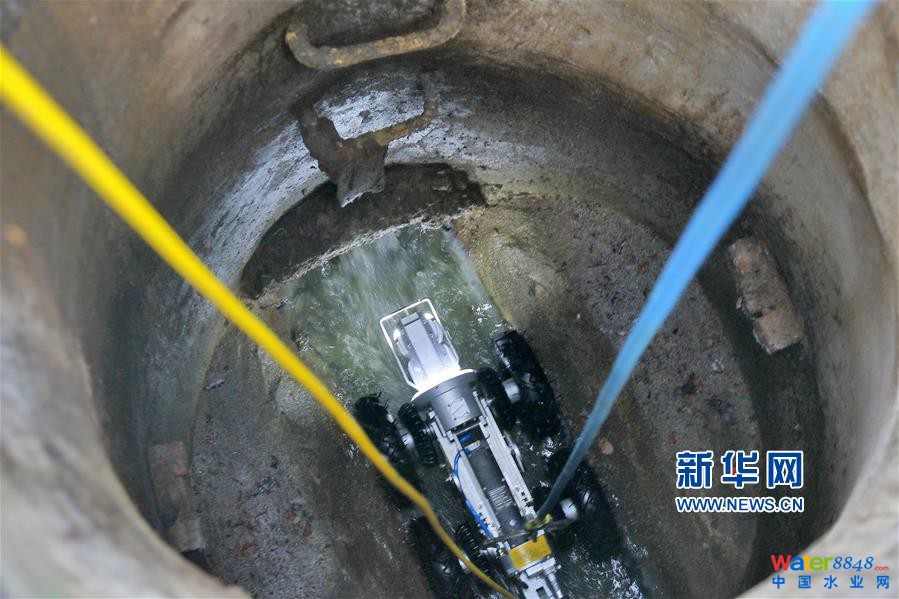 #(社會(huì))(1)山東煙臺(tái):管道機(jī)器人汛期“巡診”